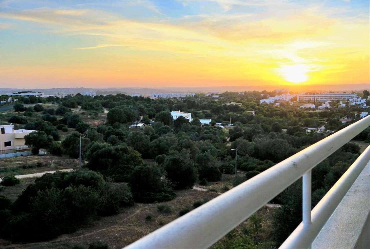 דירות Cozy Alvor Retreat - Sunset Balcony, Wi-Fi & Ac מראה חיצוני תמונה