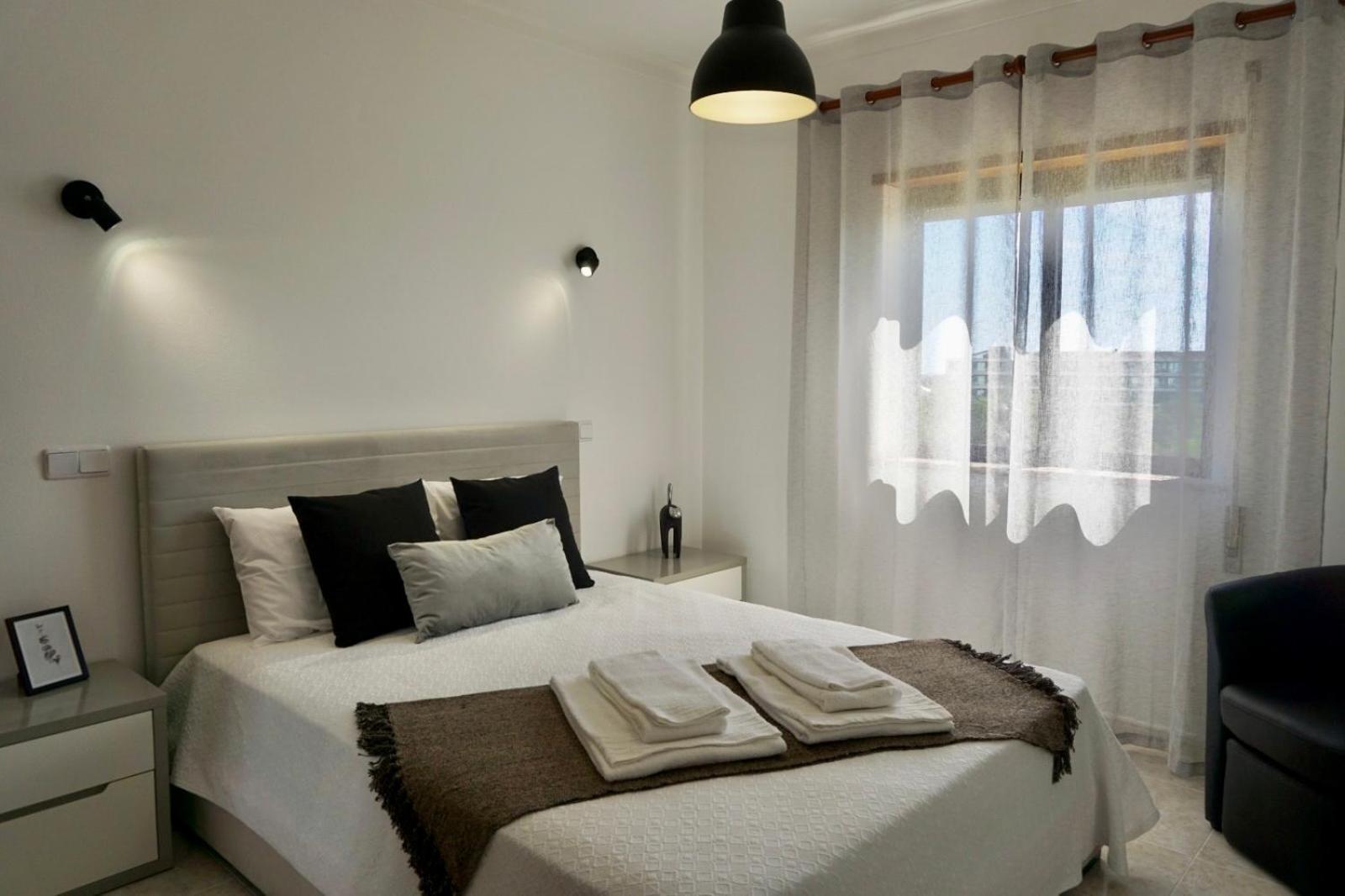דירות Cozy Alvor Retreat - Sunset Balcony, Wi-Fi & Ac מראה חיצוני תמונה
