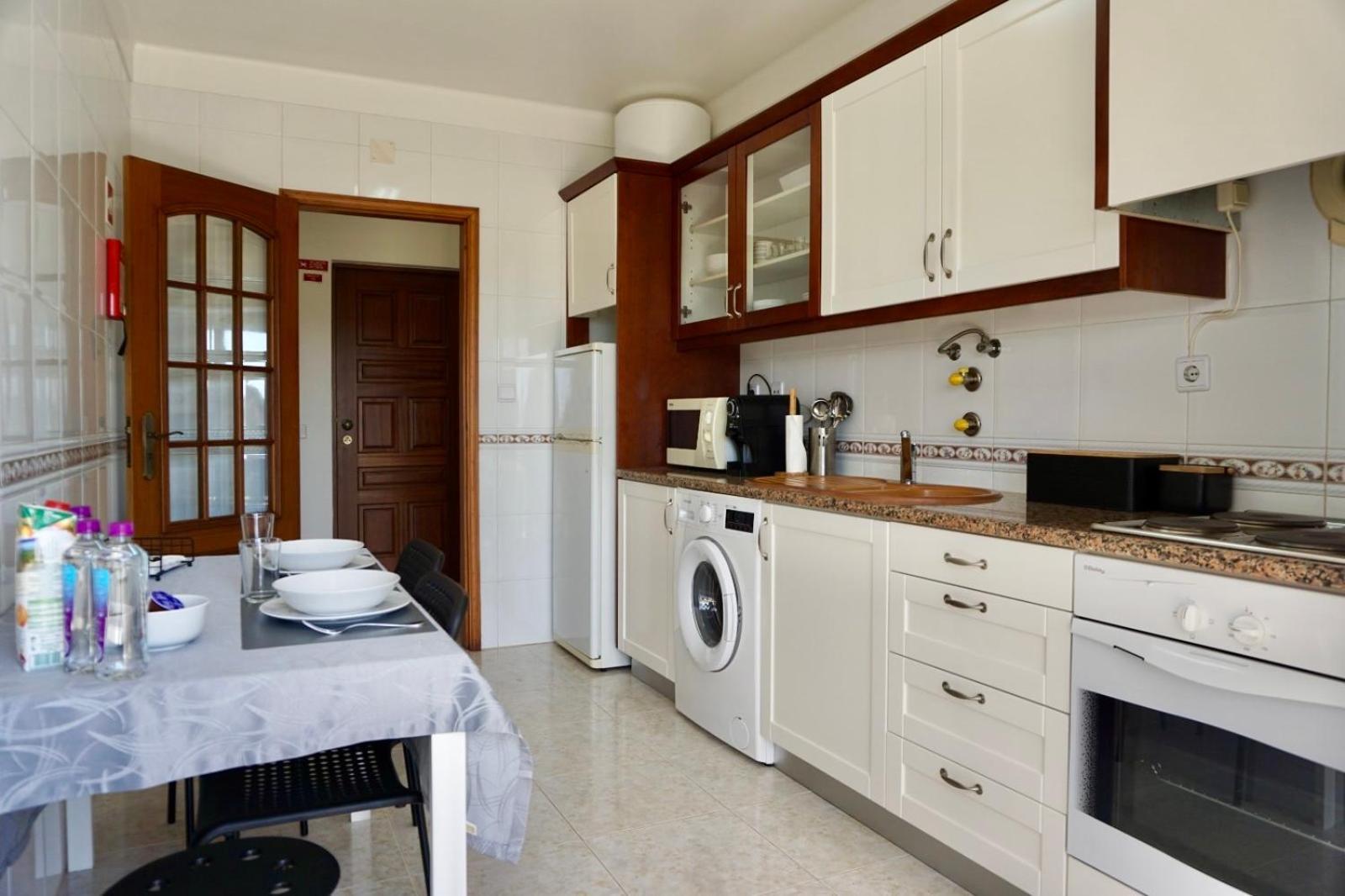 דירות Cozy Alvor Retreat - Sunset Balcony, Wi-Fi & Ac מראה חיצוני תמונה